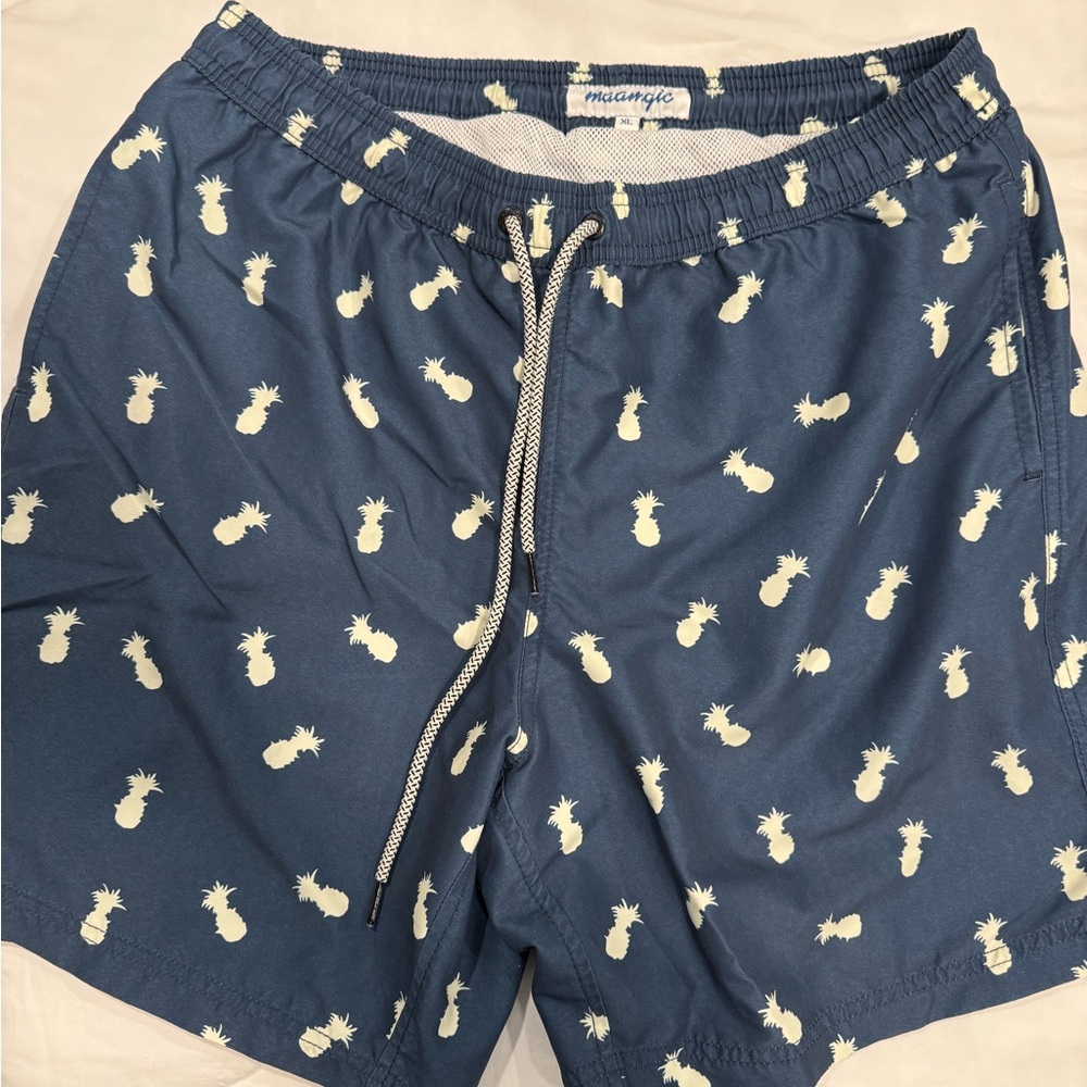 Maamgic Blue Pineapple Print Men's Swim Shorts